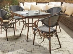 Conjunto De 4 Sillas De Jardín Gris/madera Oscura CASPRI -Tienda de muebles de jardín 10d6527f2ed7fd39944707e767f2cc078d41f2db 096d05153fe641768789e0f5a757861f
