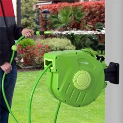 Outsunny Carrete Para Manguera 15M+1,5M Soporte Mural Portamanguera Roll-up Automático Giratorio 180° Con Pistola De Pulverización Base De Pared Conector De Manguera Para Jardín Terraza -Tienda de muebles de jardín 13d8673ce2f3a8e7305729bac9b21c19267a9b68 318ea6ad058048129e9e68b2dc8fd1e7