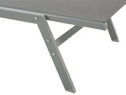 Tumbona De Metal/textil Trenzado Gris VERNAZZA -Tienda de muebles de jardín 882528ecf695983b32167a645e5db30b531928fc 097740966dc841409359be7e62a77015