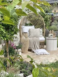 Silla De Ratán Beige/natural/blanco LIDO -Tienda de muebles de jardín bbc0ae4181482a518a31e8fca7baf882d602bc02 b7100d247d21402490742d08d9737fa2