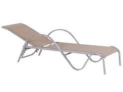 Tumbona Reclinable De Metal Marrón Claro PROCIDA -Tienda de muebles de jardín c1aa3b322db3161faf5cfc60ed06d4cf01e40f6c 8e275cbfcd59472f99b79a22a6605de9