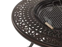 Mesa De Jardín De Metal Marrón Oscuro/beige ⌀ 105 Cm MANFRIA -Tienda de muebles de jardín cb01f163f114722b097901bcd20f27defc29b95a 61a4e4aab90f41bb8a206444cdd9c761